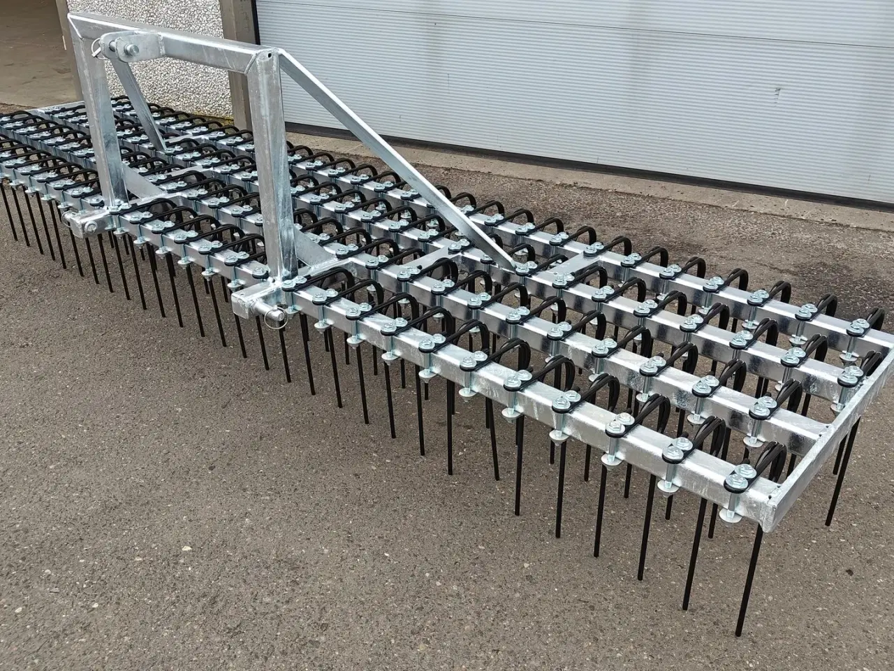 Billede 1 - Anker Bjerre Riven 4-Rækket, 300cm, 3-punkt ophæng Kraftig og effektiv!