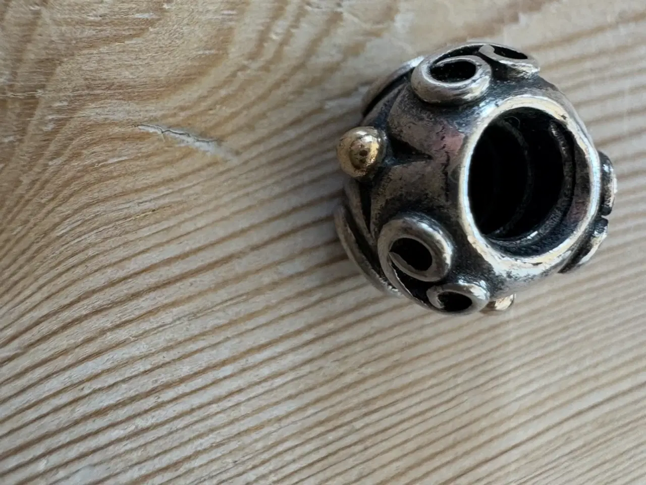 Billede 4 - Charms i 925. Med 14 kt guldknapper 