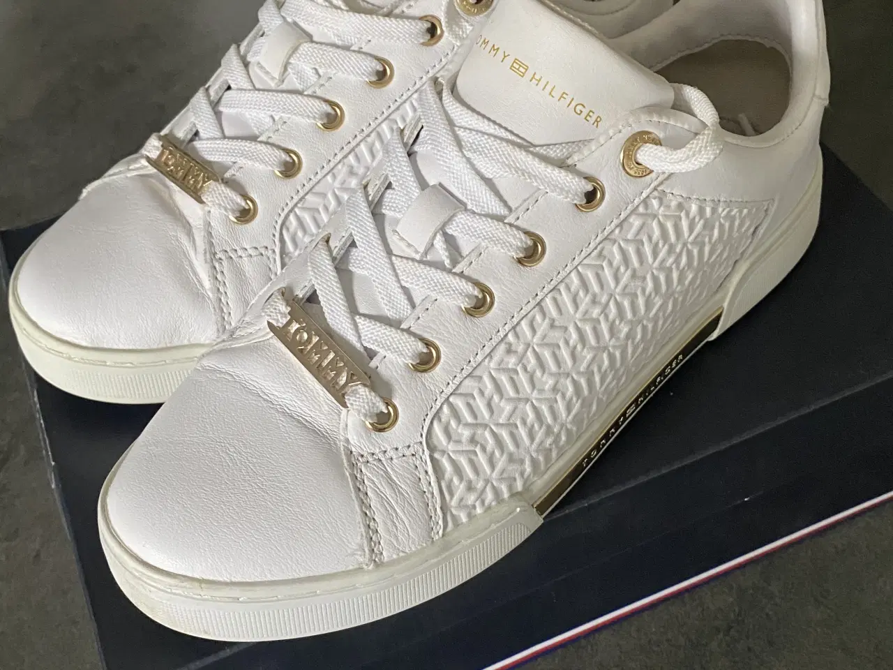 Billede 1 - Super fede sneakers med guld detaljer😍🤗