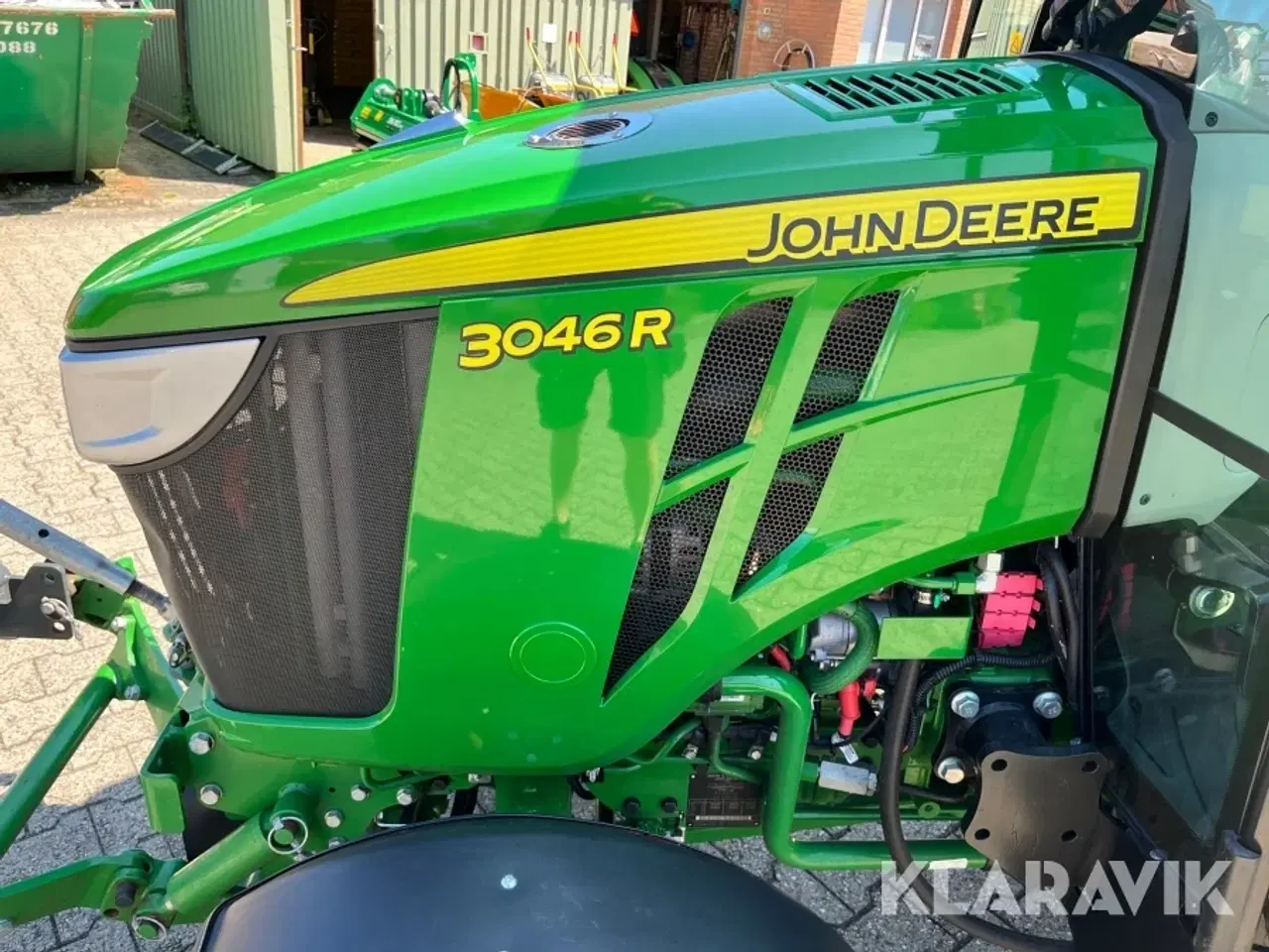 Billede 10 - Traktor John Deere 3046R kost/Dozerblad/spreder/kasse/bagkasse