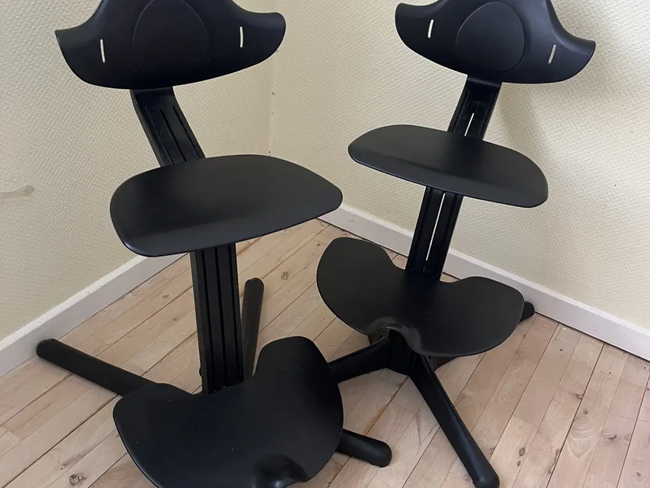 Billede 1 - To velholdte Nomi børnestole