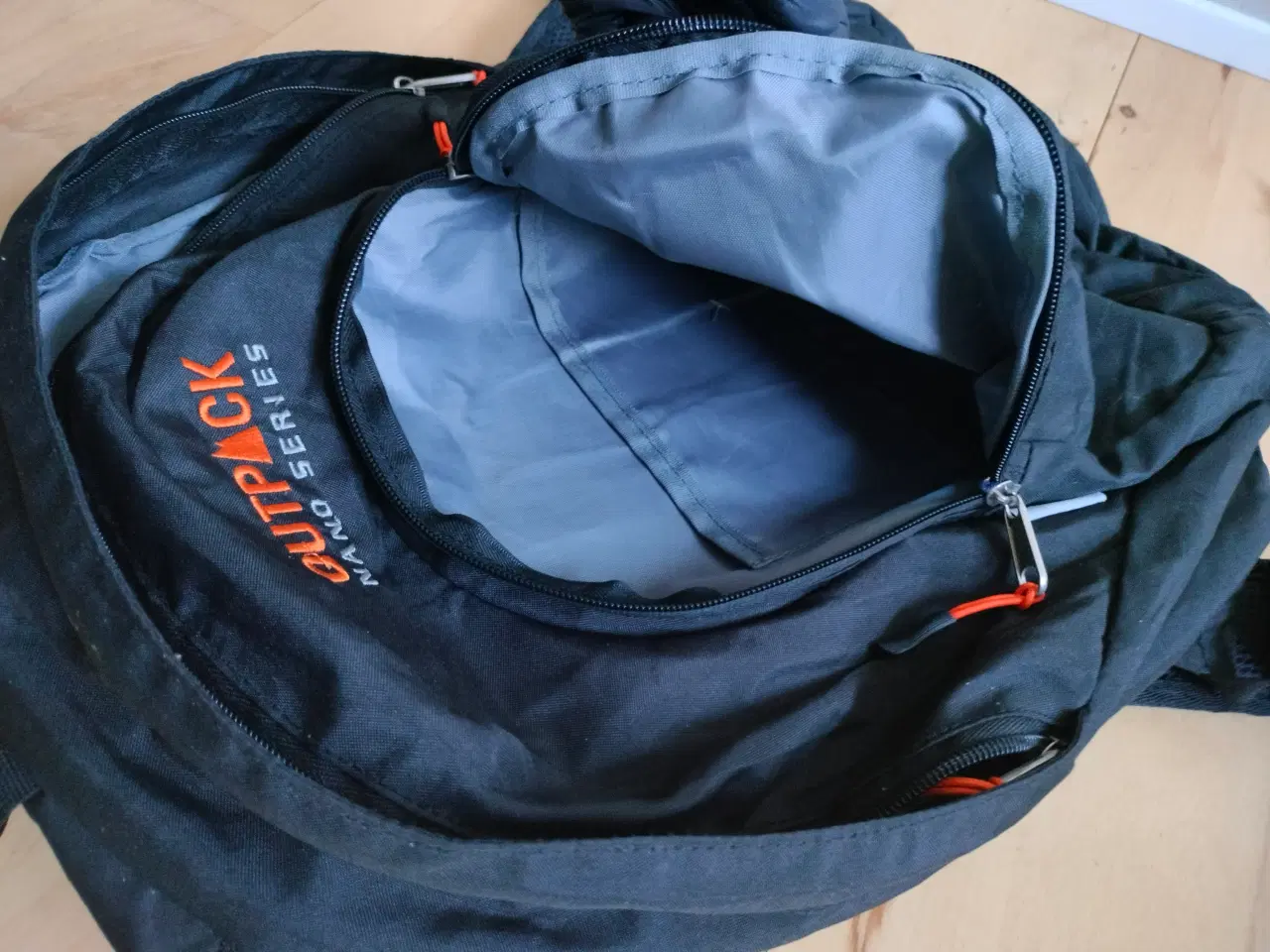 Billede 2 - Outpack Nano Series rygsæk i sort. 