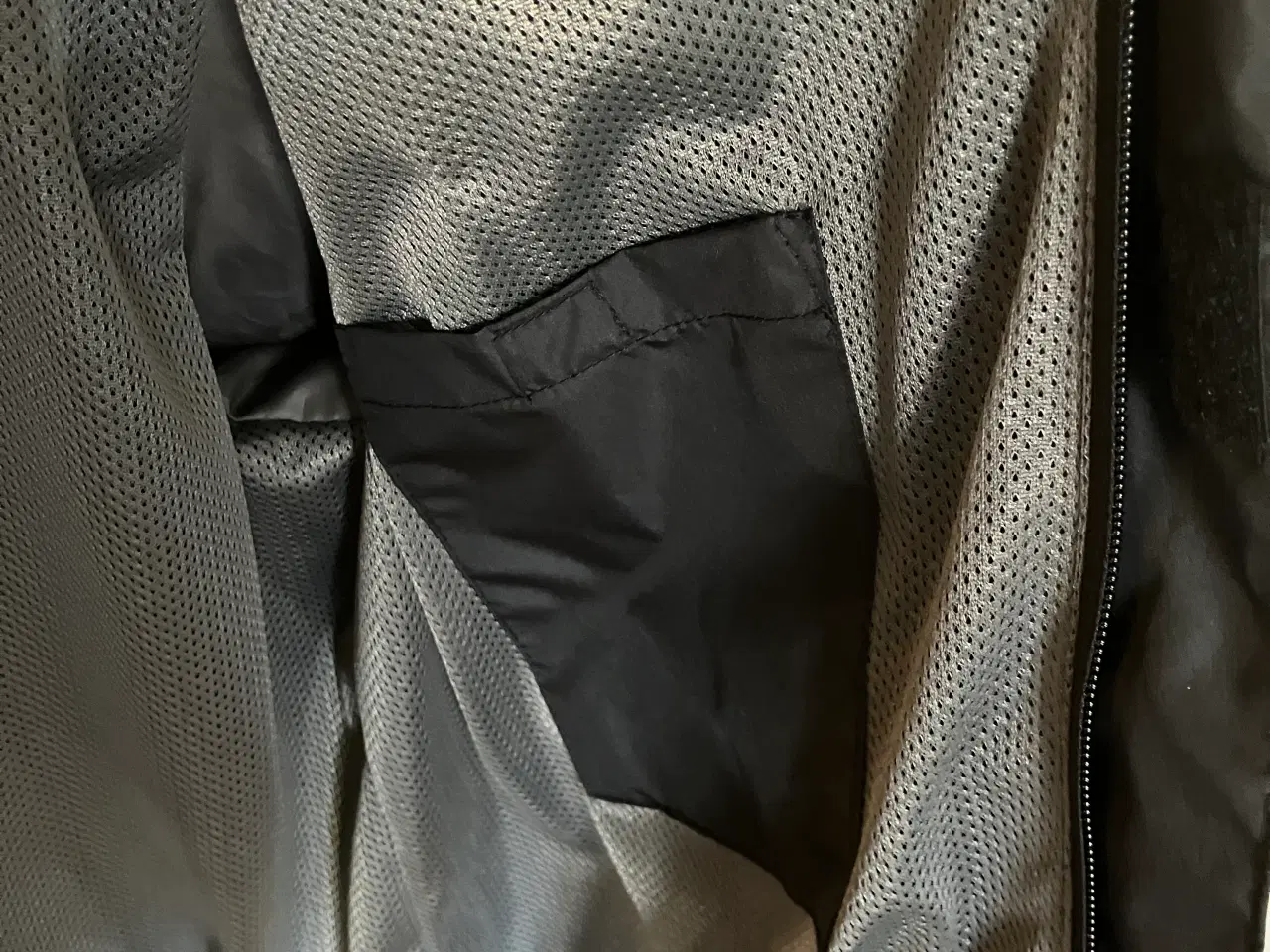 Billede 4 - Regnjakke Basecamp sort str. herre small