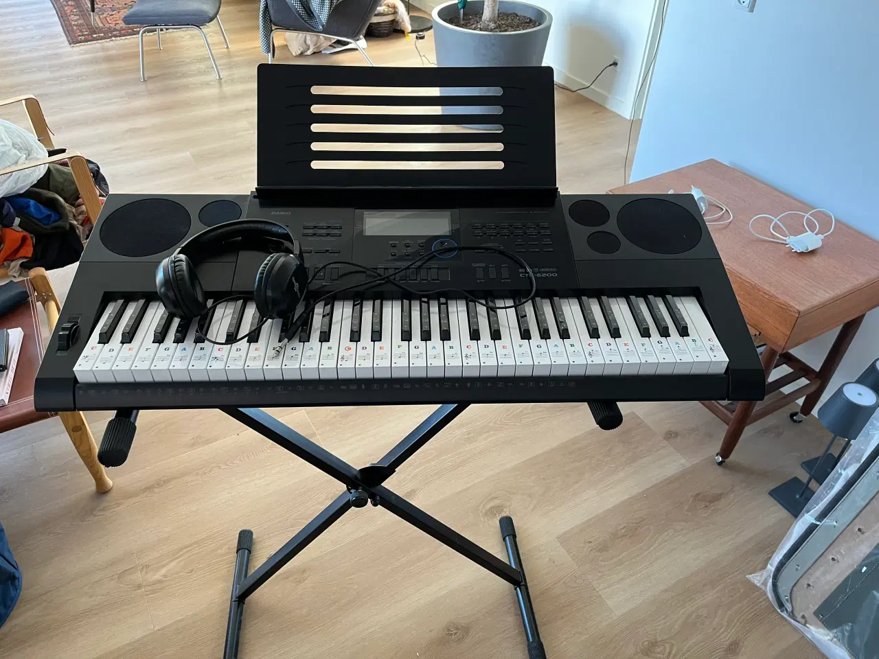 Billede 2 - Casio keyboard incl stol og stander.