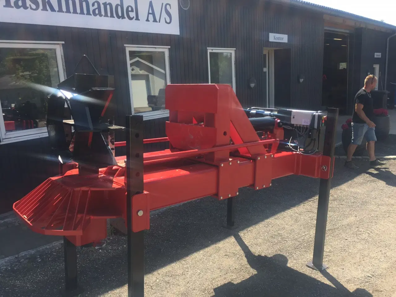 Billede 3 - 30 tons radiostyret brændeflækker til minilæsser