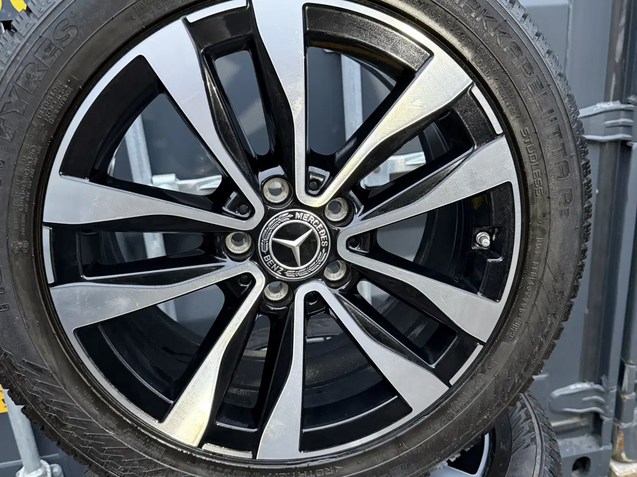 Billede 5 - Mercedes 17 fælge med vinterdæk passer til C/E/CLA