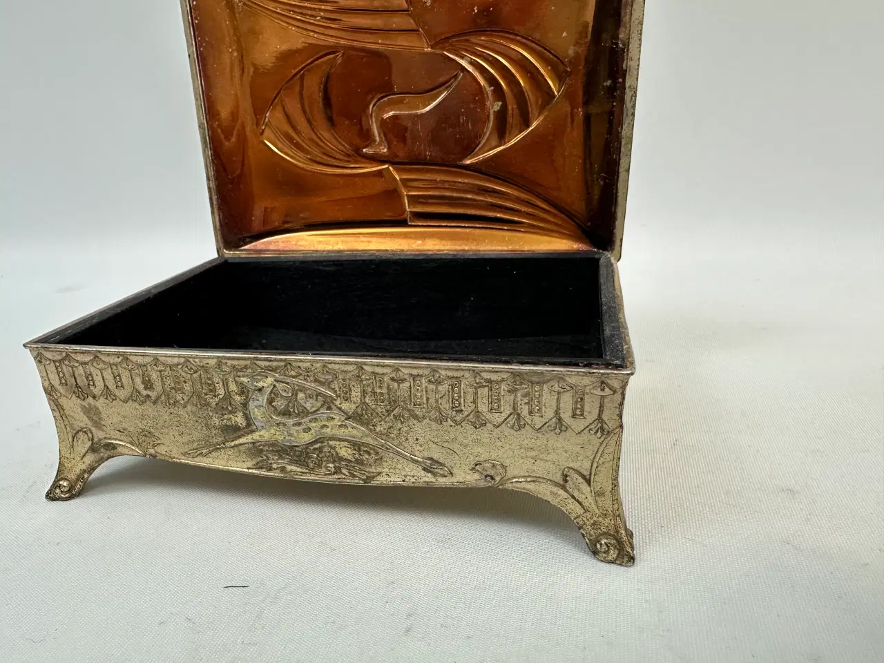 Billede 10 - Vintage skrin med dekorativt 'bukke' motiv