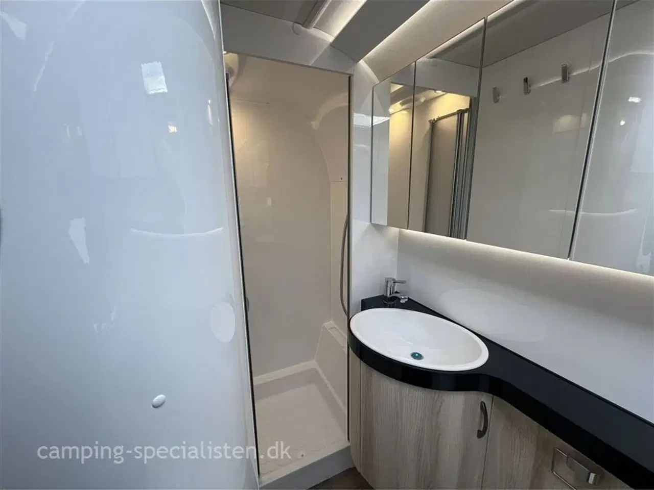 Billede 12 - 2026 - Hobby De Luxe 495 WFB   2025 Hobby 495 WFB De Luxe - se den nu hos Camping-Specialisten.dk i Silkeborg
