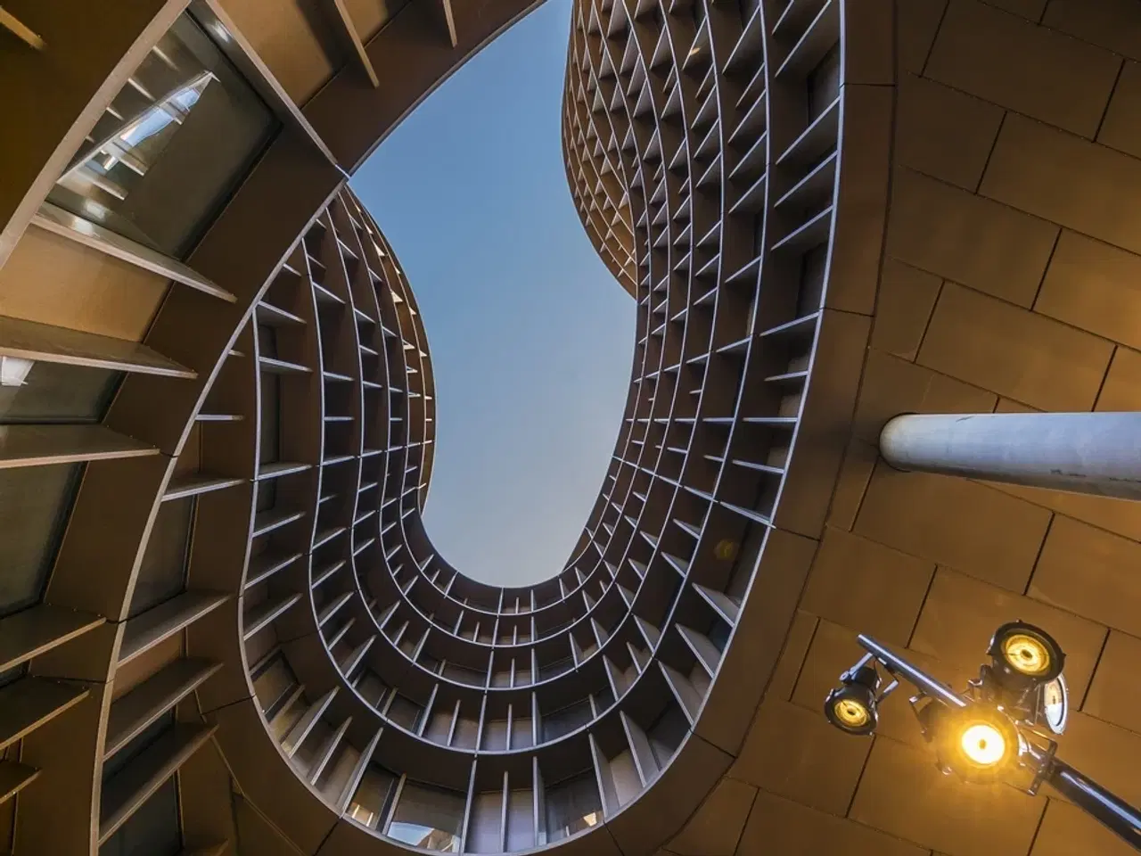 Billede 11 - Sjældent udbudt kontorlejemål med 6 meter til loftet i det ikoniske Axel Towers - fantastisk lysindfald og smuk udsigt til Tivoli