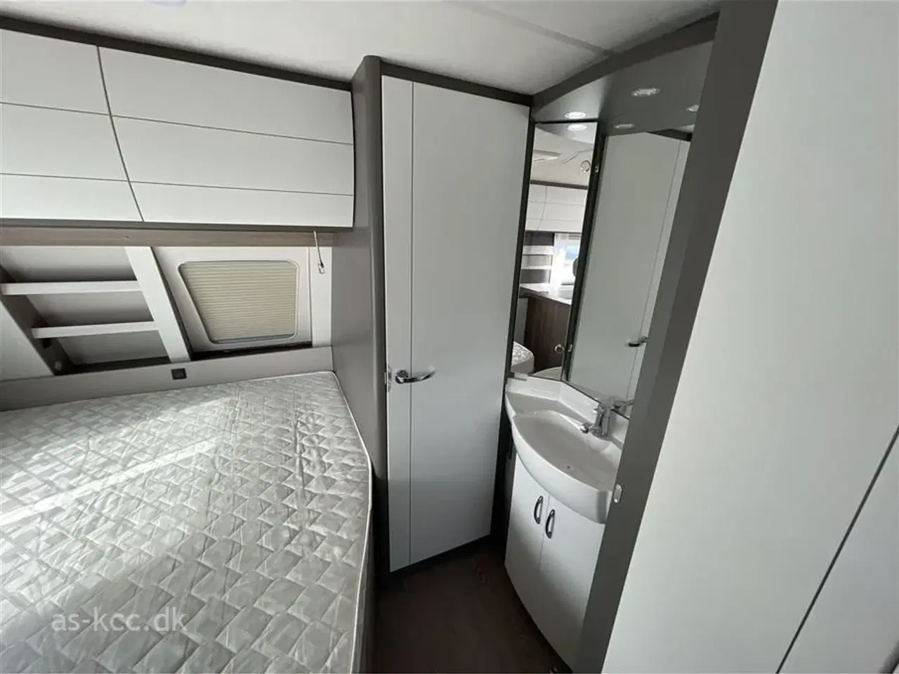 Billede 8 - 2024 - Hobby Excellent Edition 650 KMFe   Honbby Excellent Edition 650 KMFE 2024 Isabella Forum 3,5 m fortelt samt tæppe og presenning. medfølger