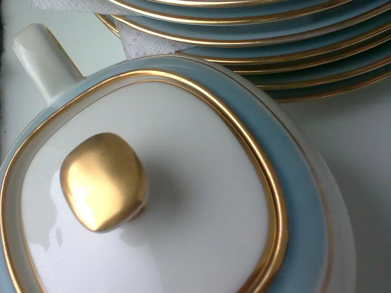 Billede 5 - Lyseblå- og guldkant æbleskiver DK vintage SÆT