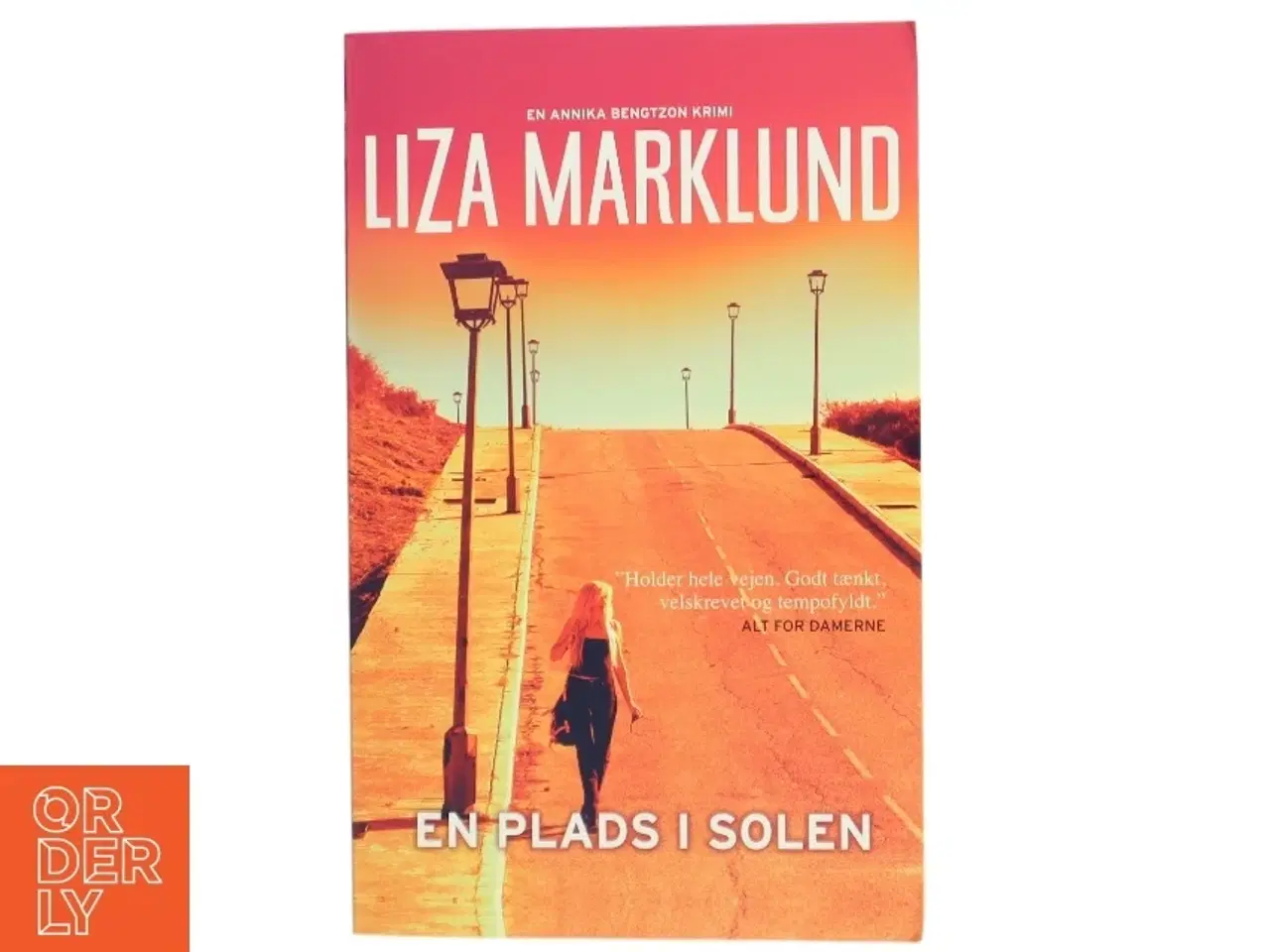 Billede 1 - En plads i solen : krimi af Liza Marklund (Bog)