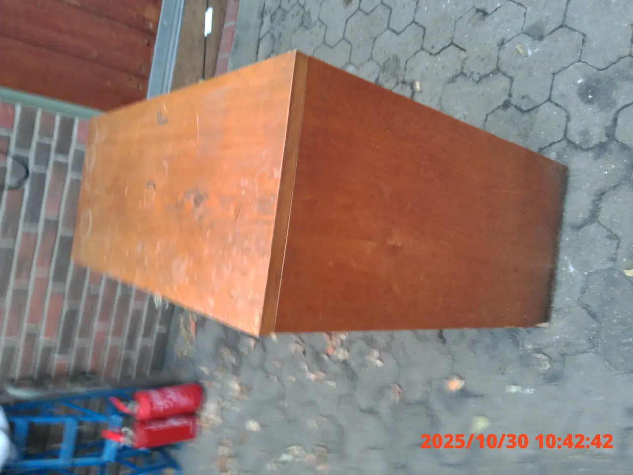 Billede 2 - Jalousiskab med skuffer.