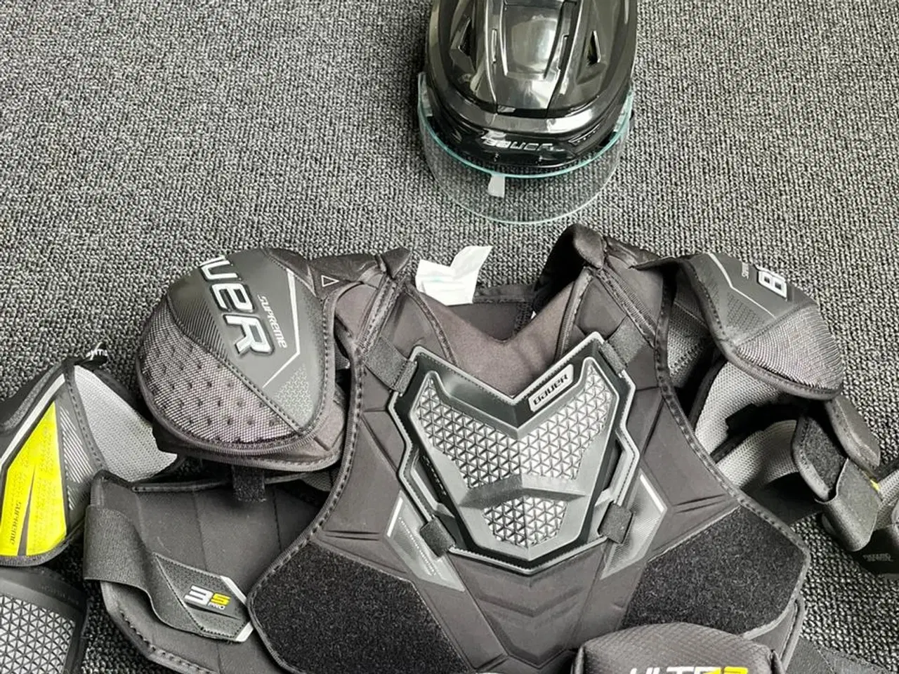 Billede 4 - Ishockeyudstyr - Komplet NYT top sæt til senior.