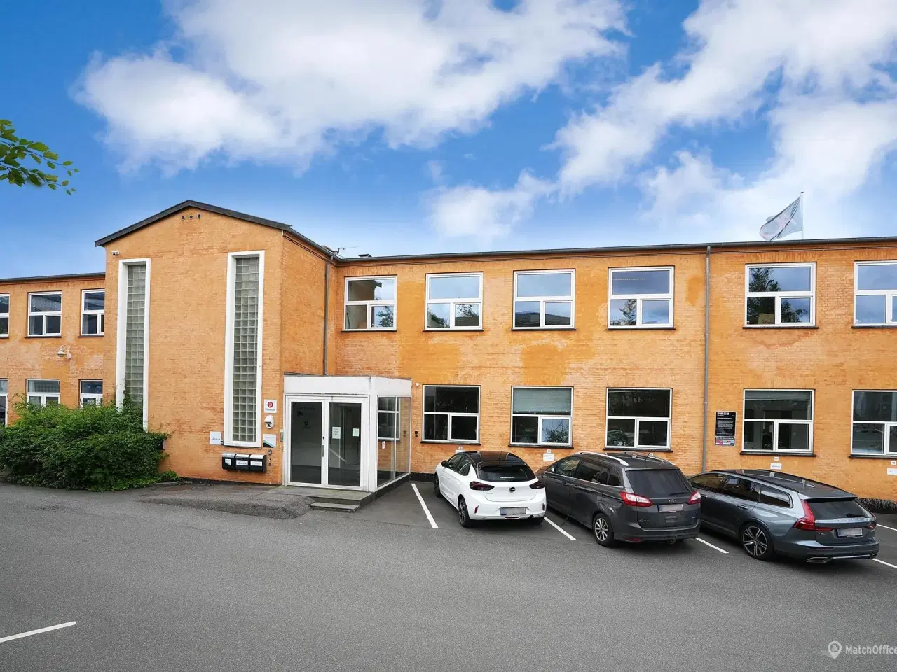 Billede 1 - Flotte og lyse kontorlokaler med en god beliggenhed centralt i Søborg.