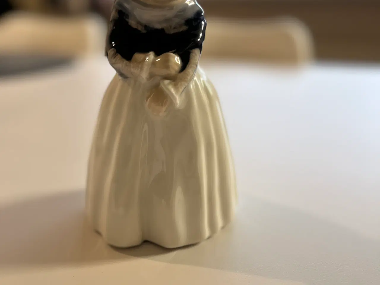 Billede 1 - Sød stående Amagerpige