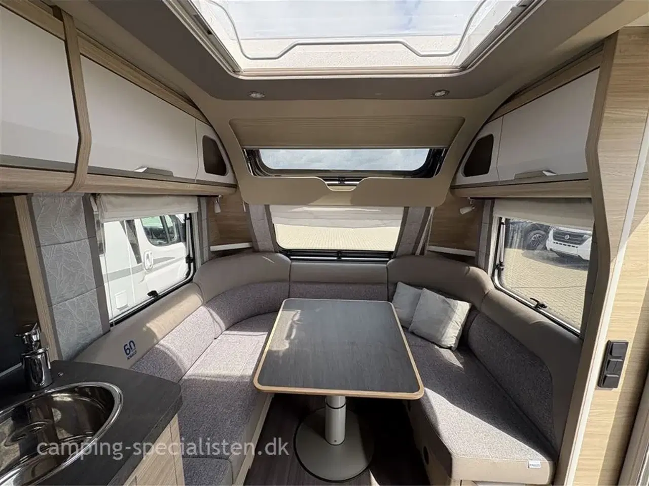 Billede 4 - 2021 - Knaus Südwind 500 UF "60 Years Celebration"   Pæn og meget veldholdt campingvogn - Knaus Südwind 500 UF fra 2021 - Kan nu opleves hos Camping-Specialisten i Silkeborg