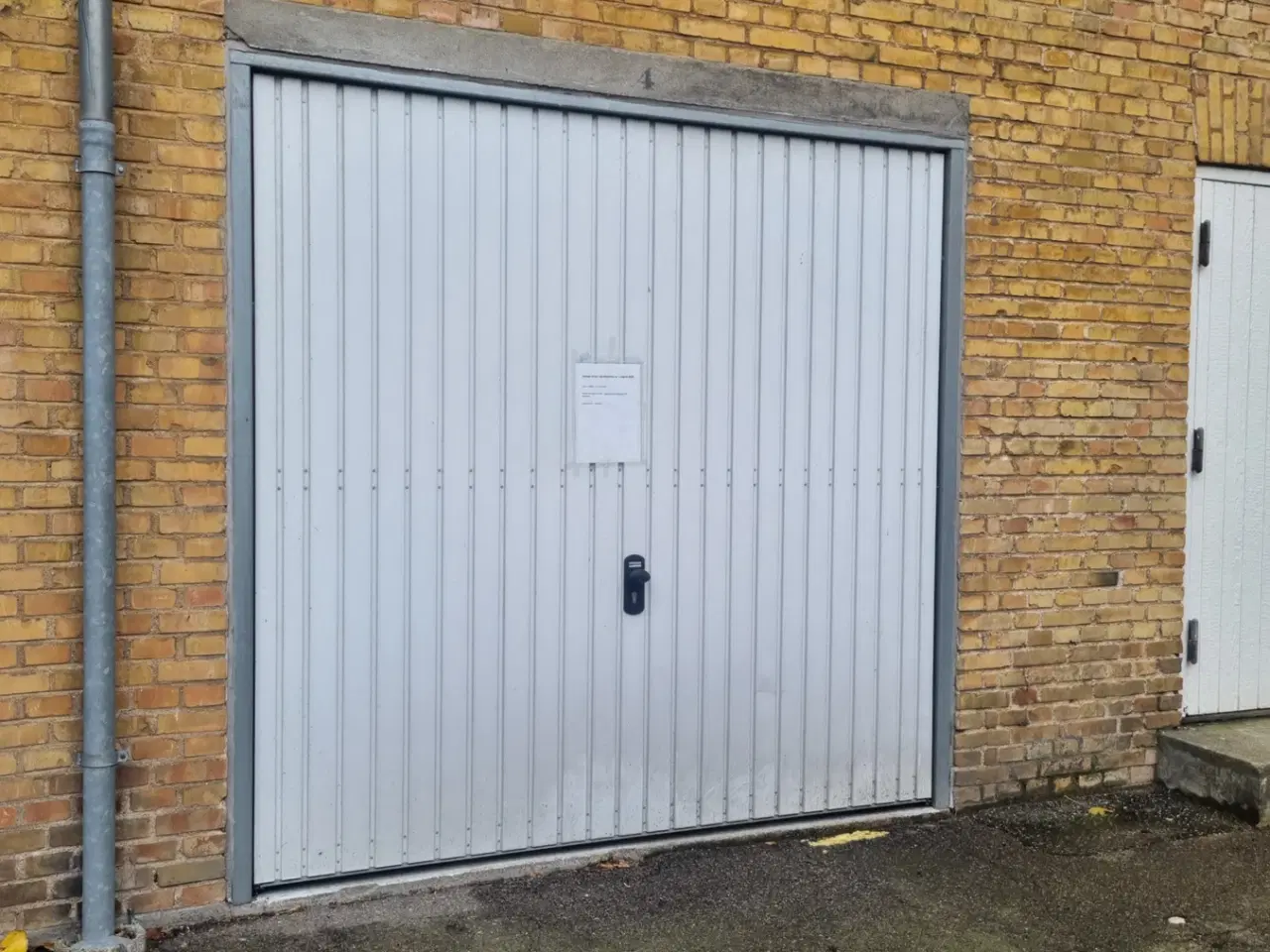 Billede 1 - Garage til salg – Roligt område tæt på S-Tog