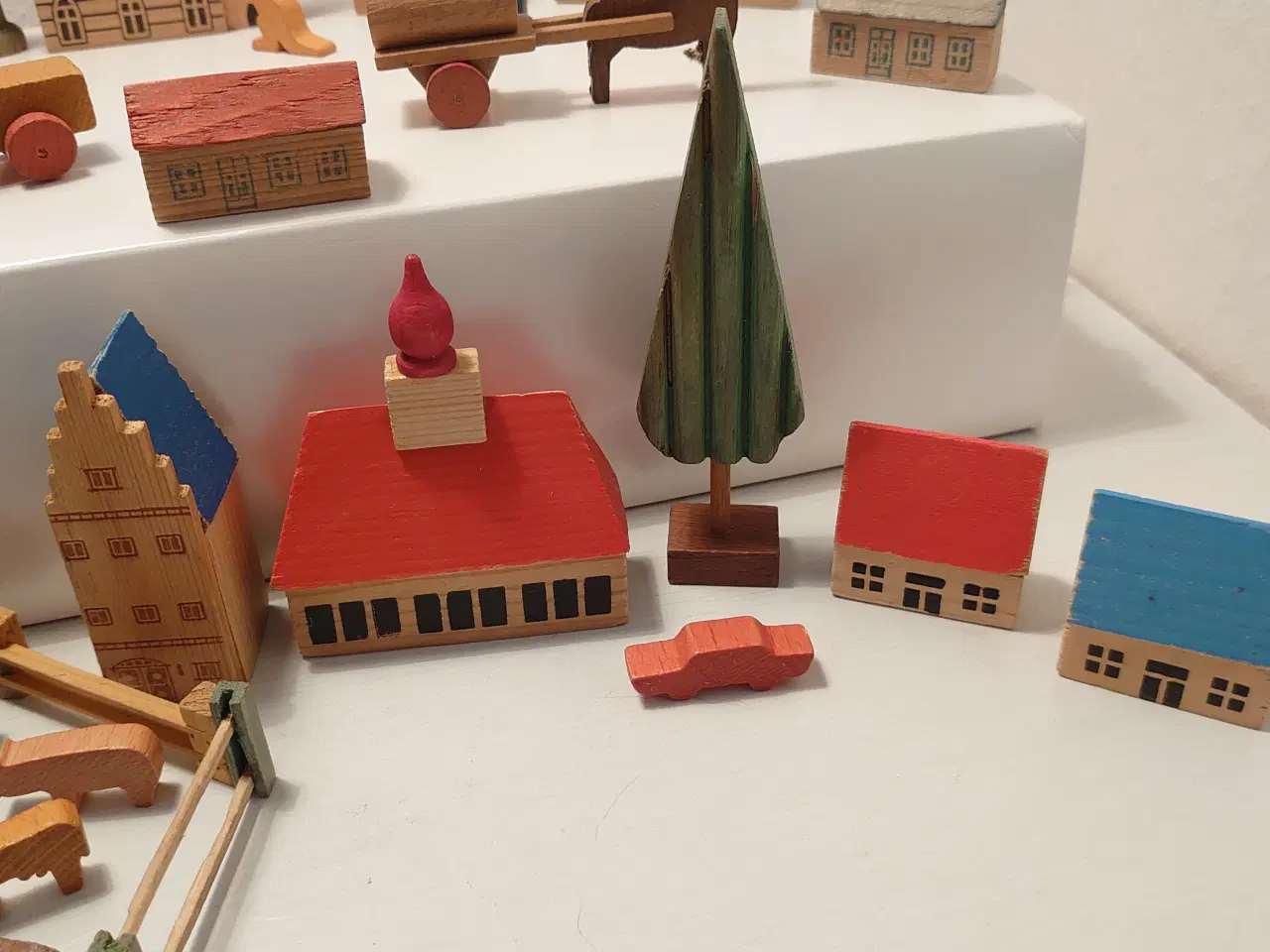 Billede 6 - Miniature by bestående af 50 dele. Omkring 1950