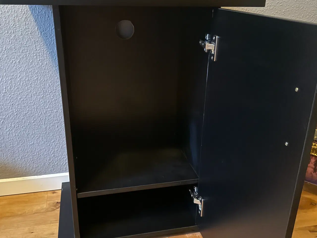 Billede 2 - Akvarieskab i sort