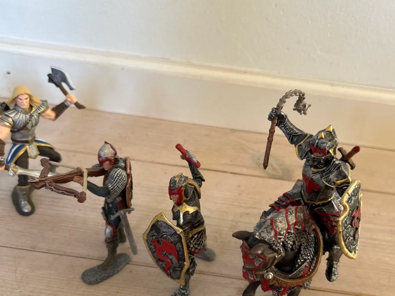 Billede 4 - 8 Schleichs figurer af riddere + hest