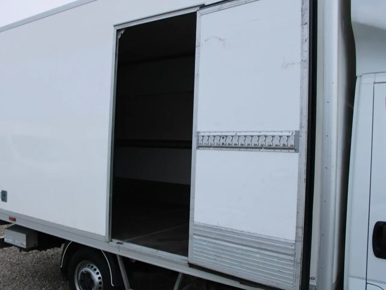 Billede 15 - Iveco Daily 2,3 35S14 Alukasse m/lift AG8