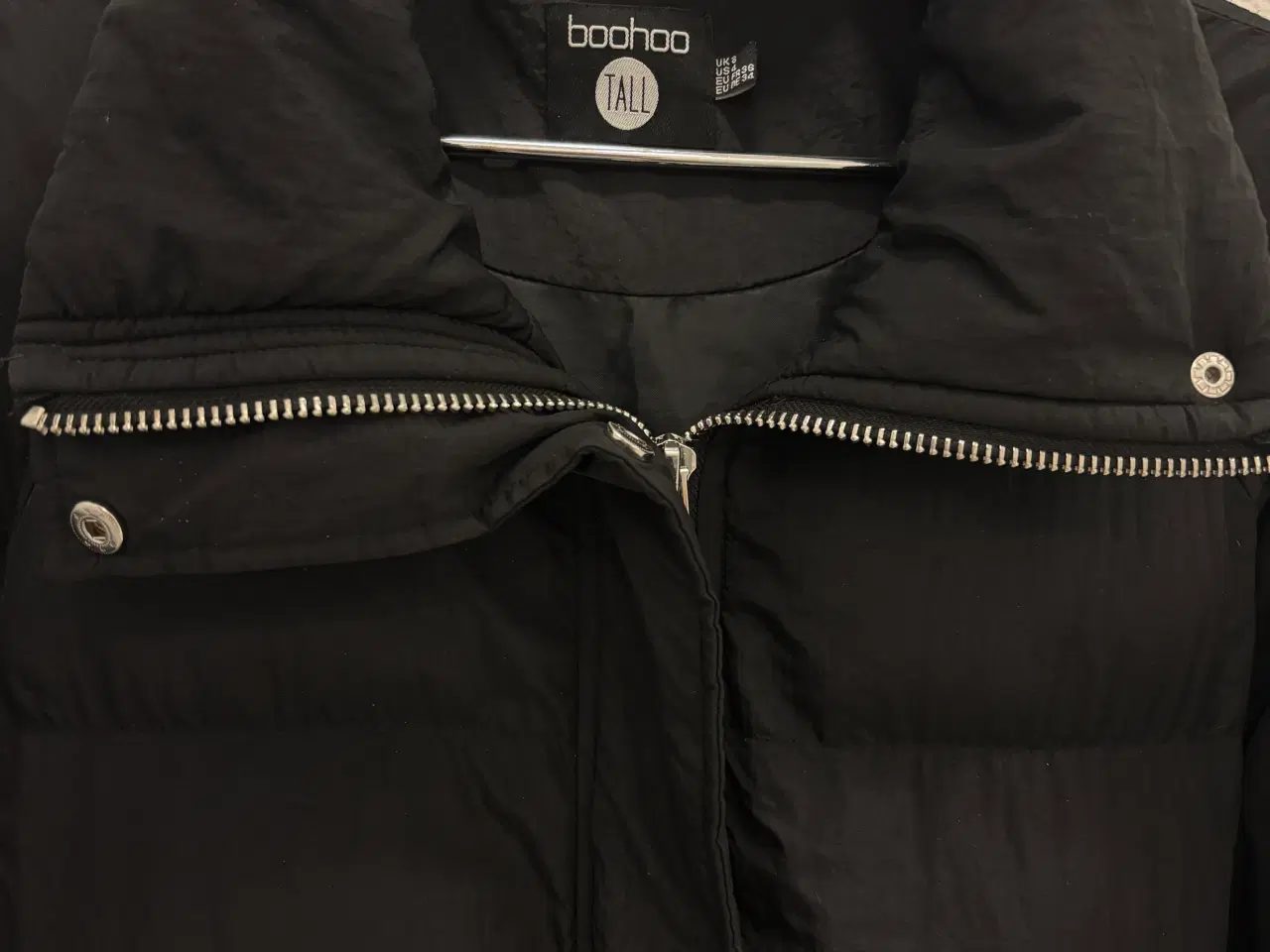 Billede 2 - Boohoo Tall vatteret dunjakke – str. 36