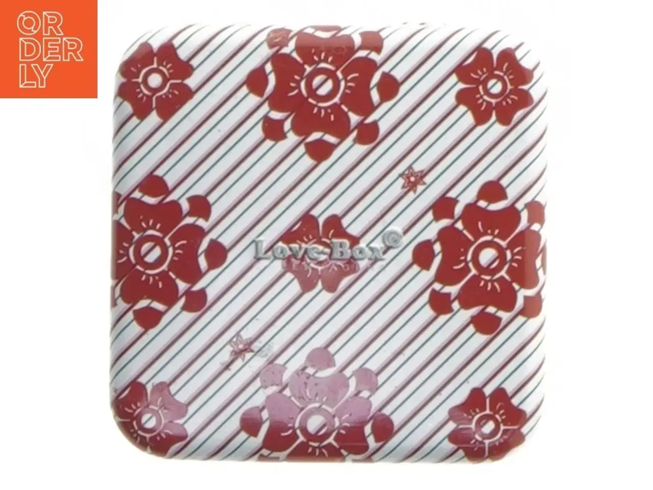 Billede 1 - Lille opbevaringsboks fra Love Box (str. 6,5x6,5 cm)