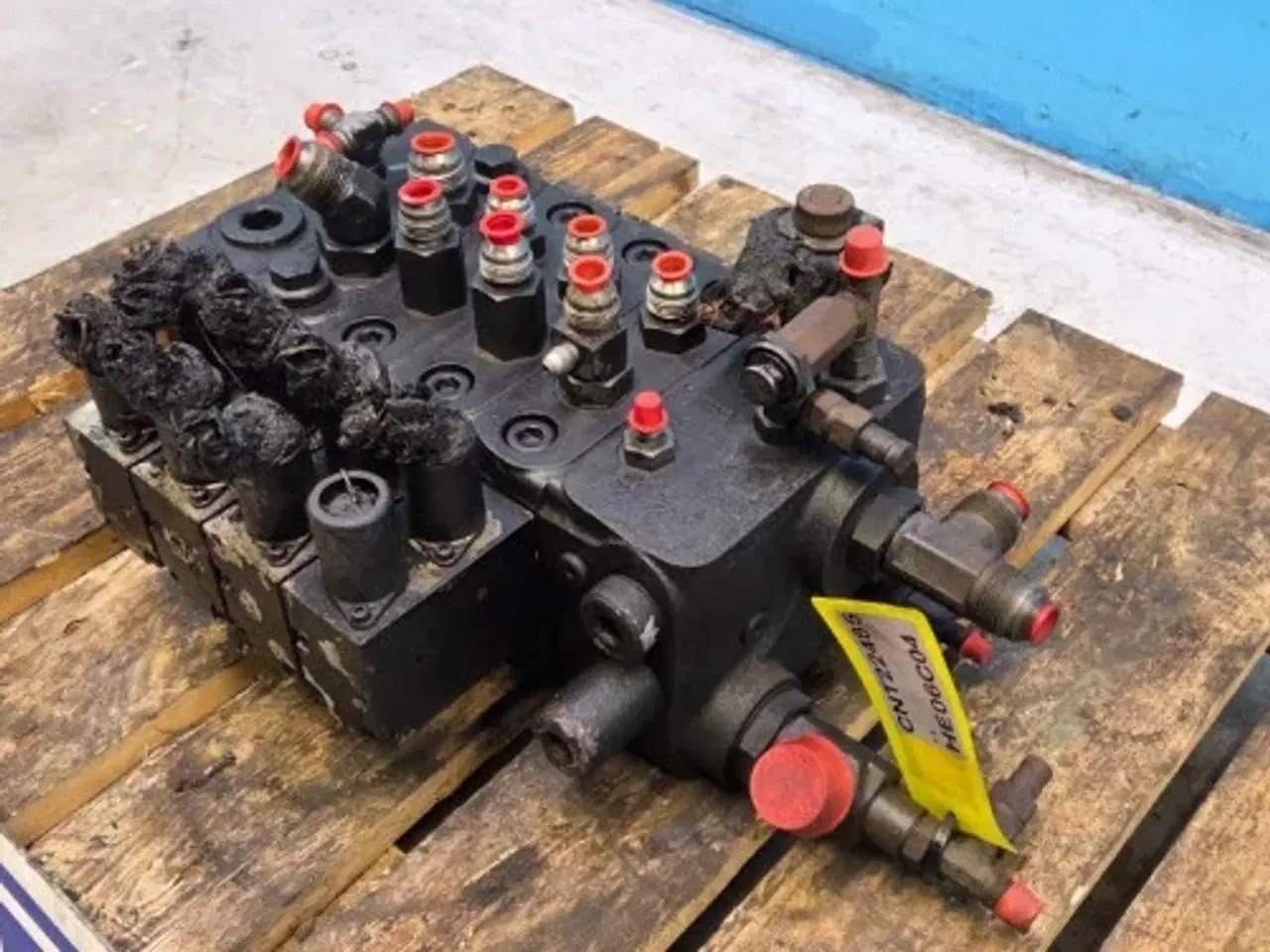 Billede 9 - Bobcat  TL38.70X  Hydraulikventil  7357421