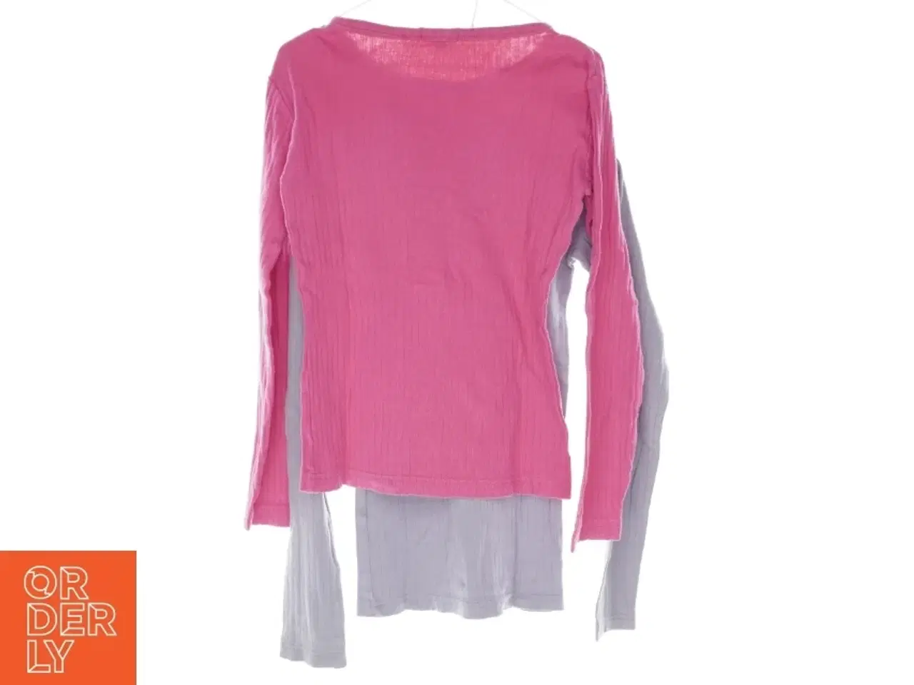 Billede 2 - Bluse (2 stk.) fra Ukendt (str. 140 cm) fra Ukendt (str. 140 cm)