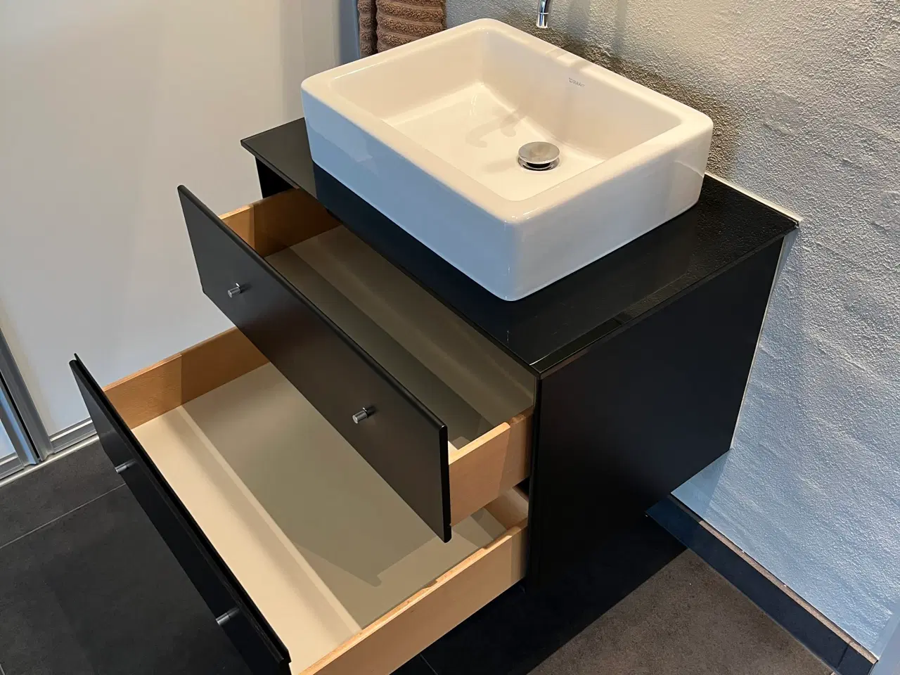 Billede 3 - Montana badeværelses møbel med Duravit vask