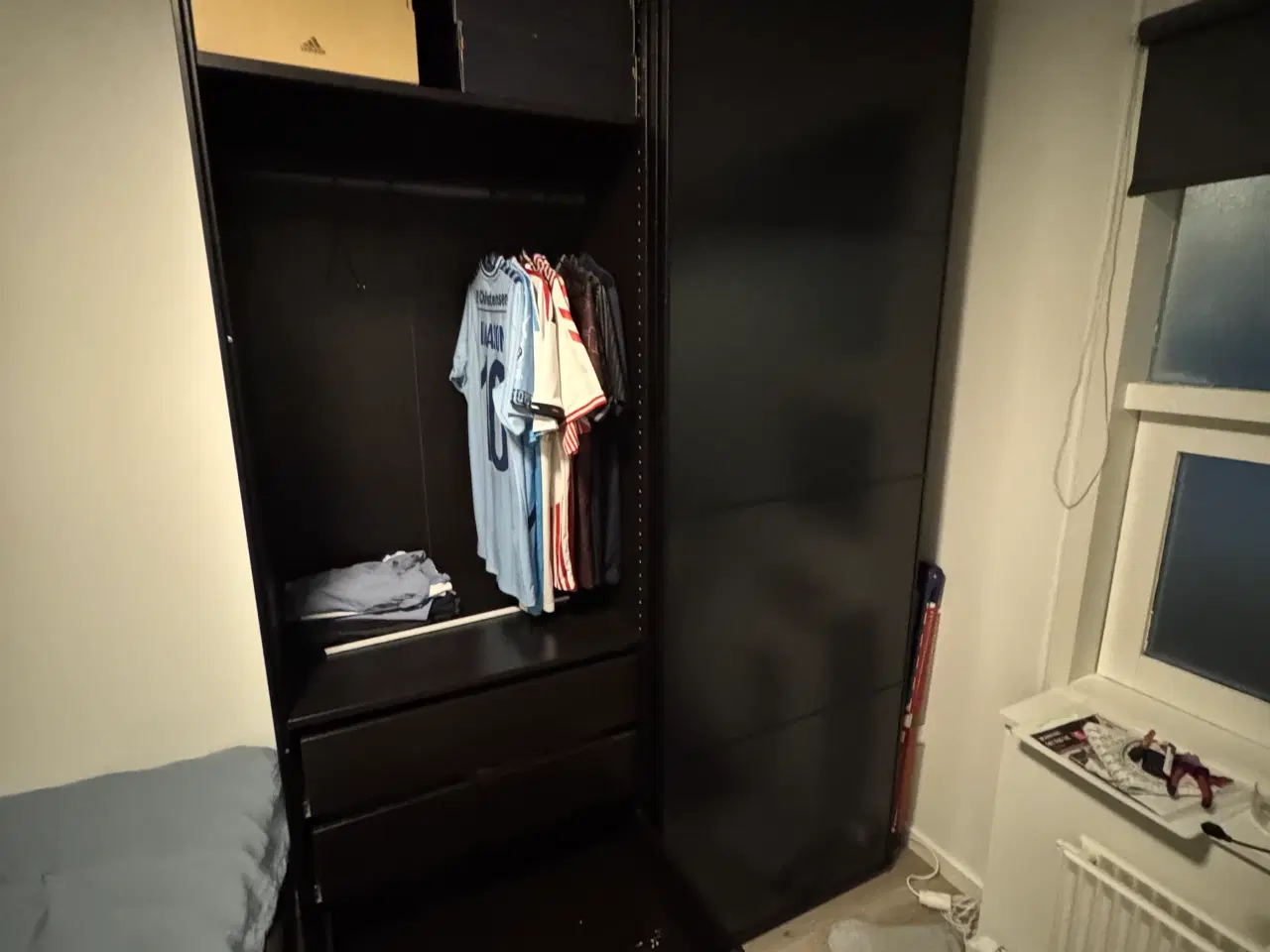 Billede 3 - IKEA PAX med skydelåger (150x236x65)