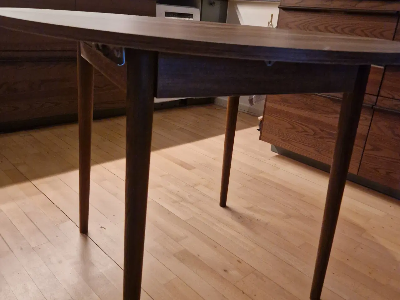 Billede 1 - Spisebord med tillægsplade