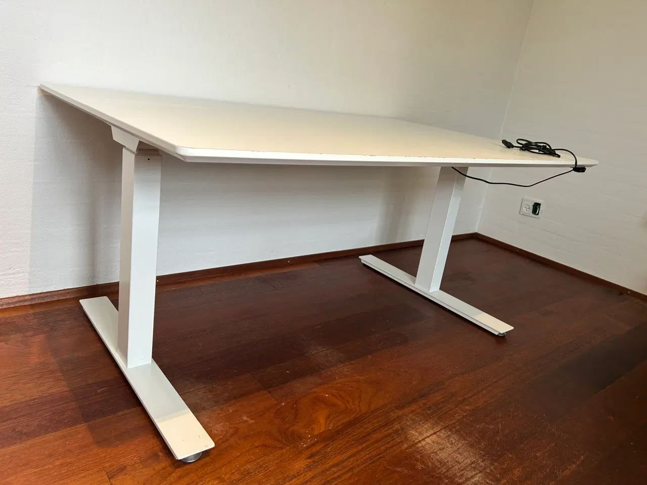 Billede 2 - Hæve-/sænkeskrivebord