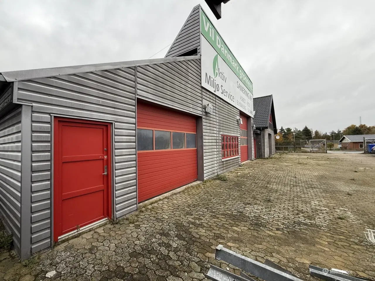 Billede 1 - Højloftet lagerlokale/industriejendom med mange anvendelser til leje