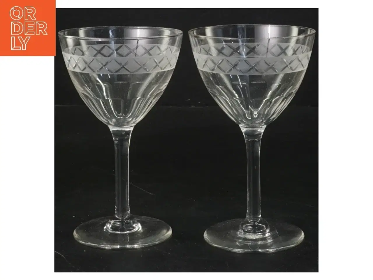 Billede 1 - Glas med mønster, 2 stk (str. 2 stk Ø 8 cm længde 13 cm)