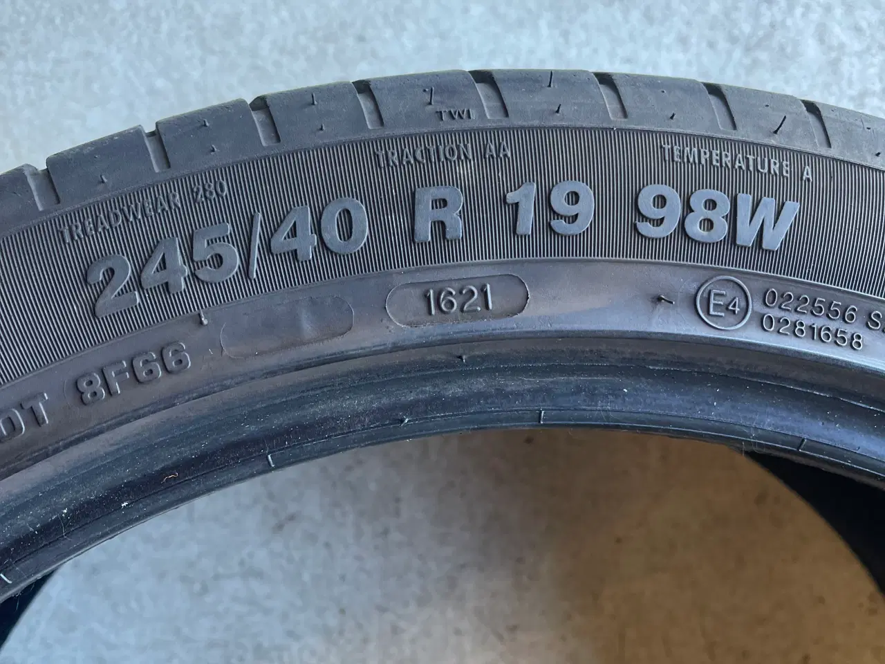 Billede 5 - Sommerdæk 245/40-19