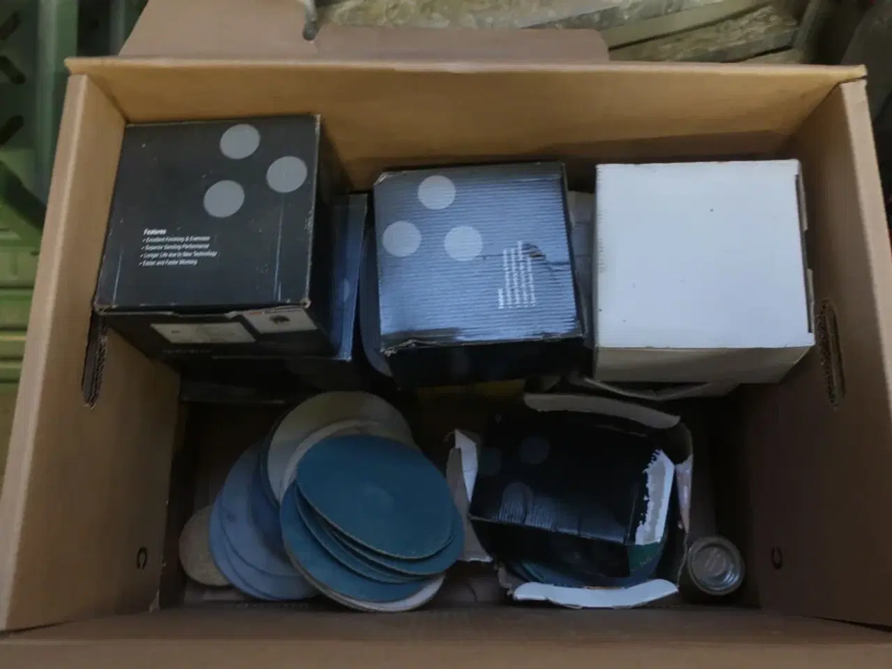 Billede 6 - Værktøjskasse og 2 flyttekasser med slibepapir