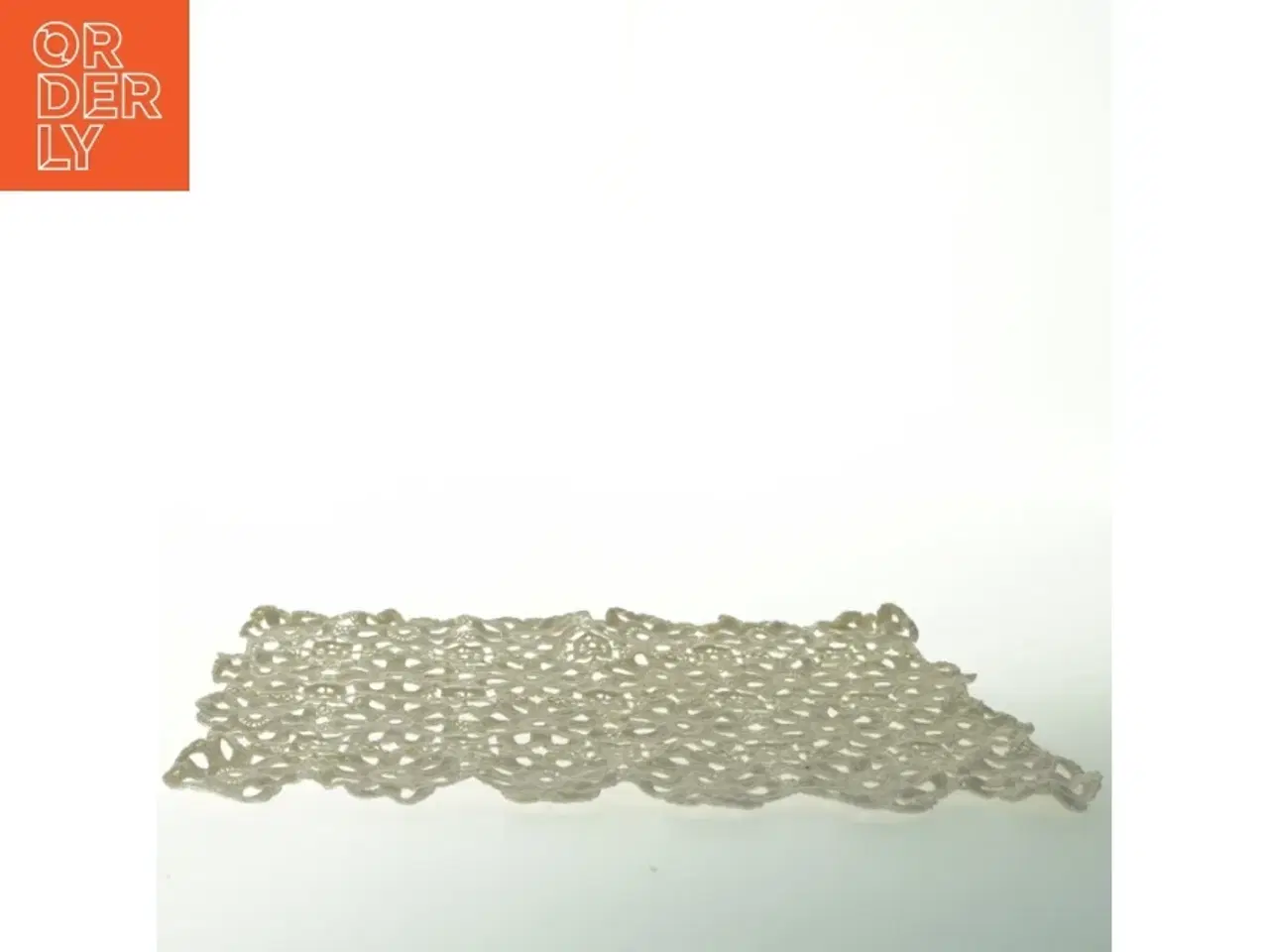 Billede 2 - Hvid hæklet dug (str. 25x40 cm)