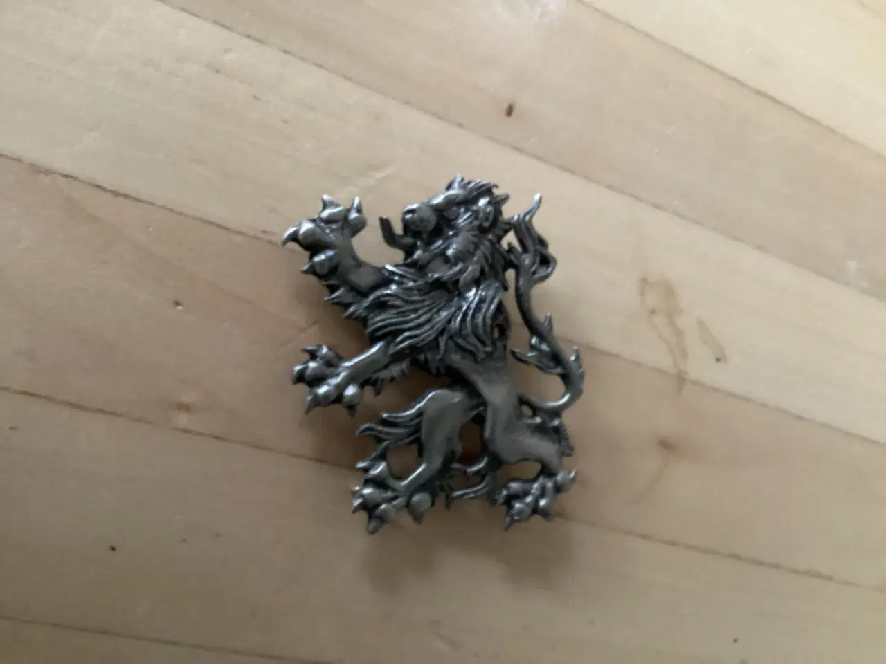 Billede 5 - Broche “rejsende løve” reversnål 
