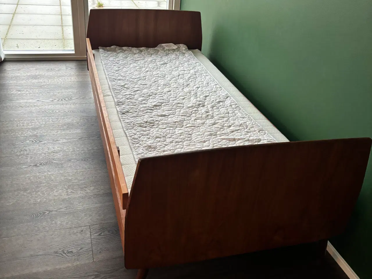 Billede 4 - Retro teaktræ børneseng 