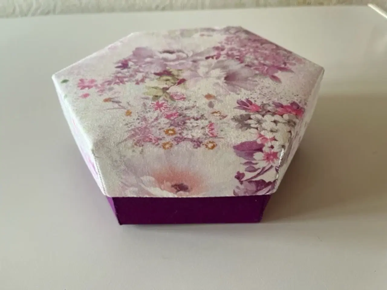 Billede 1 - Æske syet i Patchwork