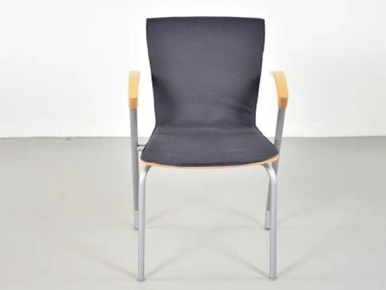 Billede 1 - Four design g2 konferencestol i grå med armlæn i bøg, blank fod