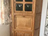 Hjørne vitrine 