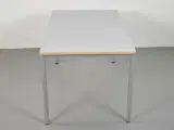 Kantine-/mødebord med grå plade og alufarvet stel - 2