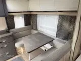 2025 - Hobby De Luxe 400 SFE   Fantastisk rejsevogn fra Hobby med en dejlige franskdobbelt seng fra Hinshøj Caravan. - 2