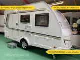 2023 - Weinsberg CaraOne 390 QD   KAMPAGNE-VOGN med masser af fabriksmonteret udstyr. NU PÅ LAGER TIL OMGÅENDE LEVERING.