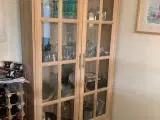 Bord, skænk, vitrine og stole - 2