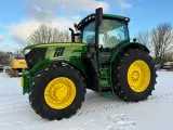 John Deere 6215R KUN 2600 TIMER OG FRONT PTO! - 2