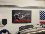 Flag med Mustang  logo